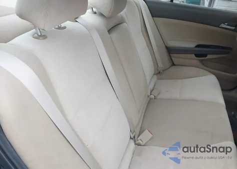 2010 Honda Accord Lxp z USA, uszkodzony, nr VIN 1HGCP2F40AA193732